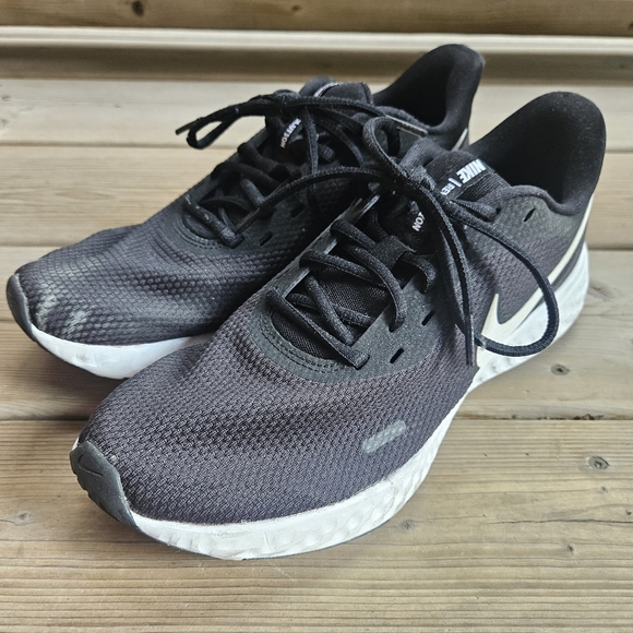 NIKE Men's Revolution 5 Running Shoes Black White Size 9 - Picture 2 of 12